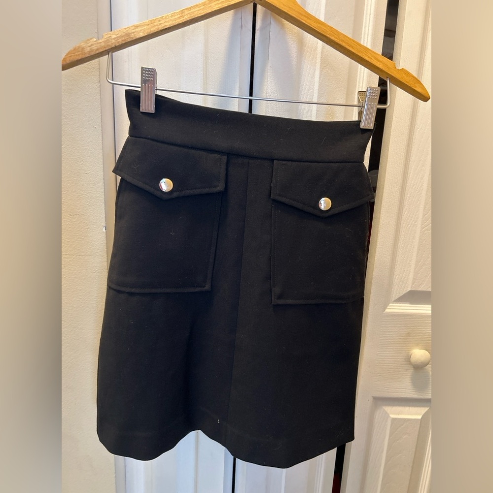 H&M Black Mini Skirt w/ Front Pockets – Size 2